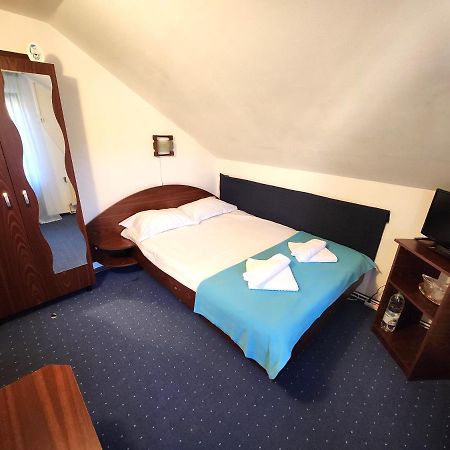 Casa Cu Brazi Hotel Szászbuda Kültér fotó